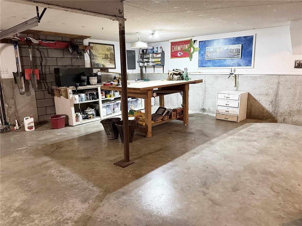114 NW Teakwood Street — photo 27
