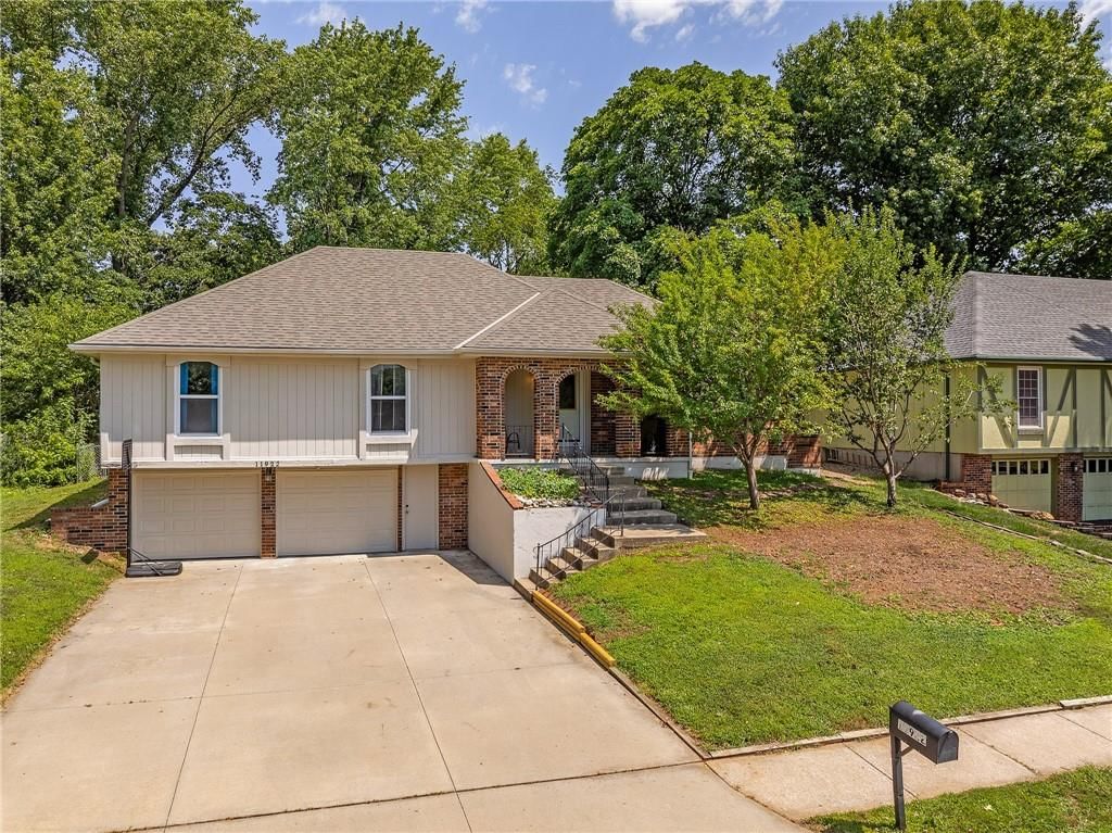 11922 W 72nd Street, Shawnee, KS