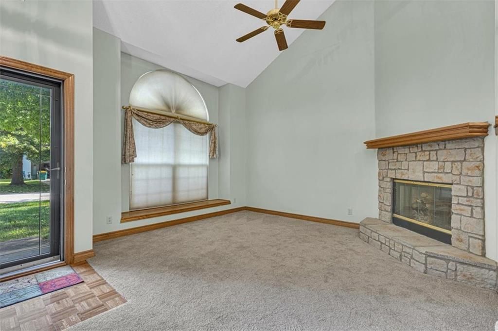 21213 W 51st Terrace — photo 3