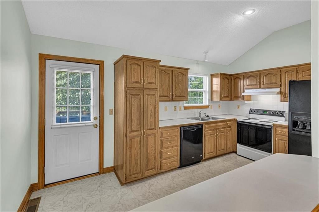 21213 W 51st Terrace — photo 7