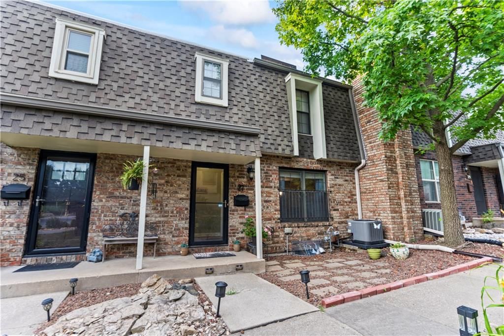 27 W Bannister Road — photo 2