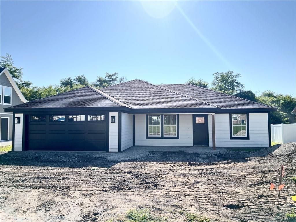 114 S Johnson Drive — photo 1