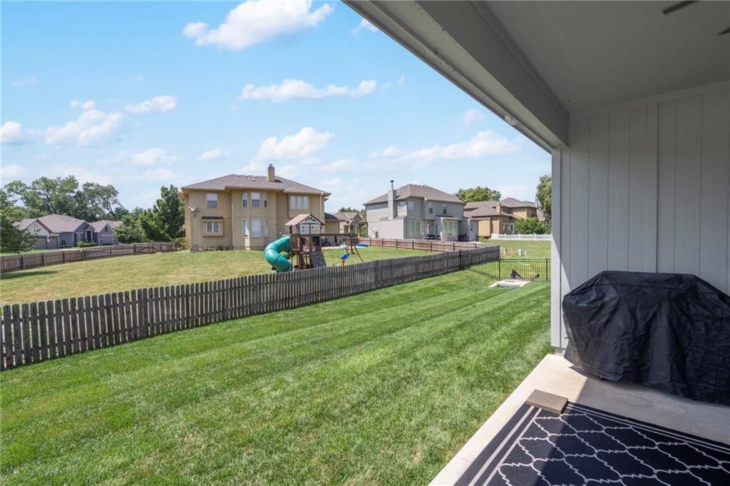 22651 Dunn Street — photo 33