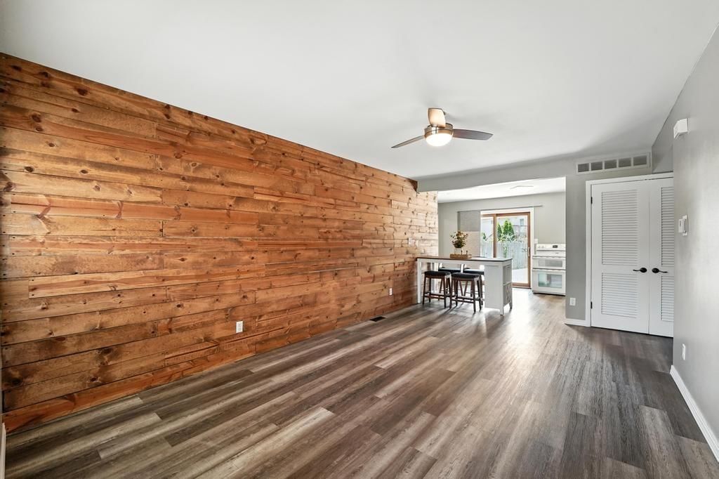 5622 N Strathbury Avenue — photo 2