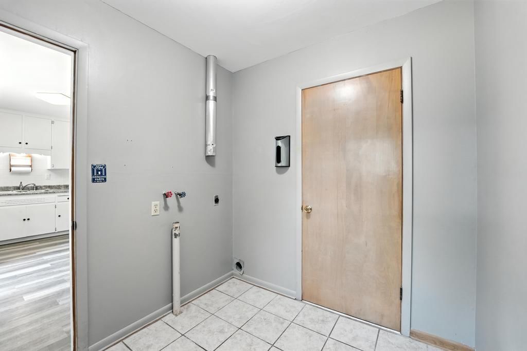 5622 N Strathbury Avenue — photo 13