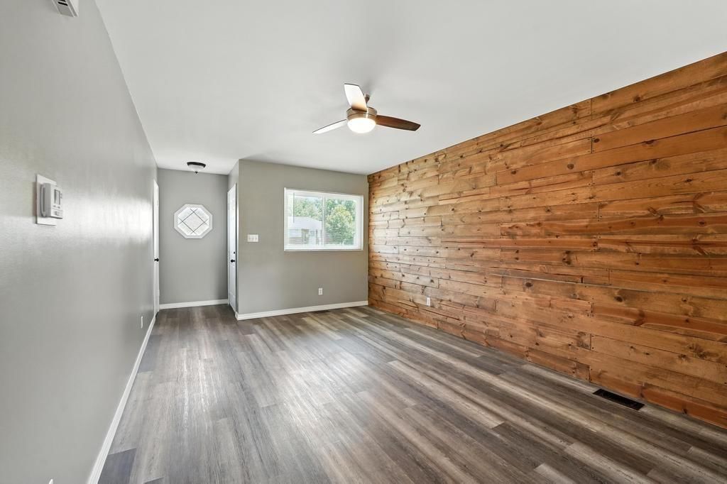 5622 N Strathbury Avenue — photo 3