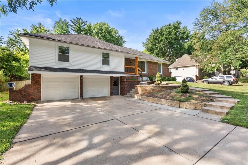 100 NW Locust Drive — photo 2