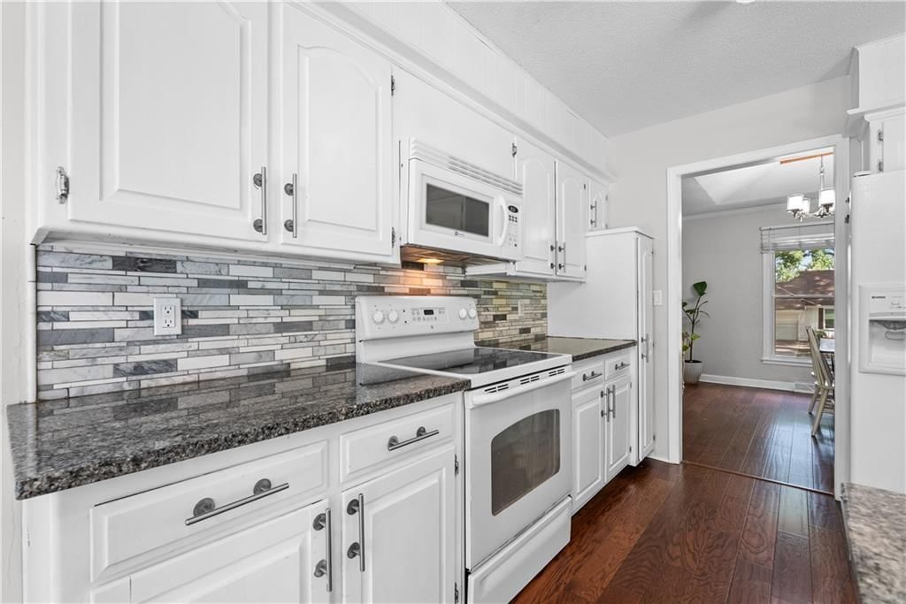 100 NW Locust Drive — photo 11