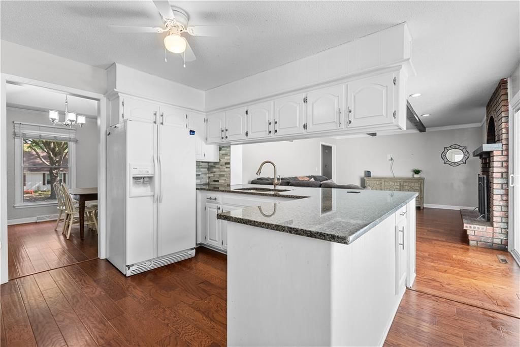 100 NW Locust Drive — photo 13