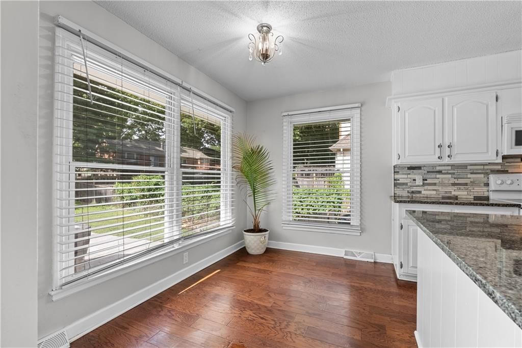 100 NW Locust Drive — photo 14