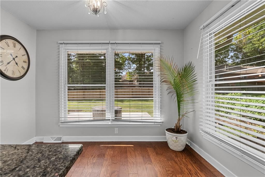 100 NW Locust Drive — photo 15