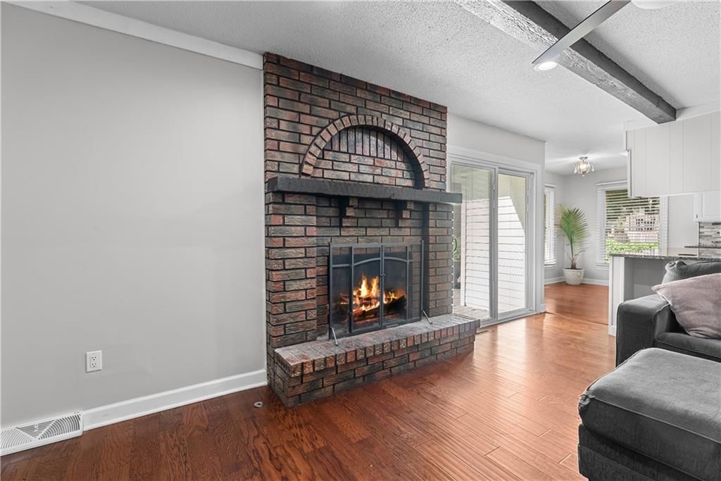 100 NW Locust Drive — photo 18