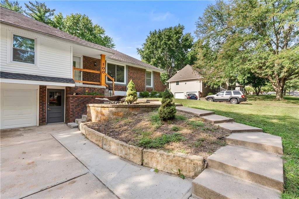 100 NW Locust Drive — photo 3