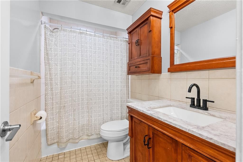 100 NW Locust Drive — photo 25
