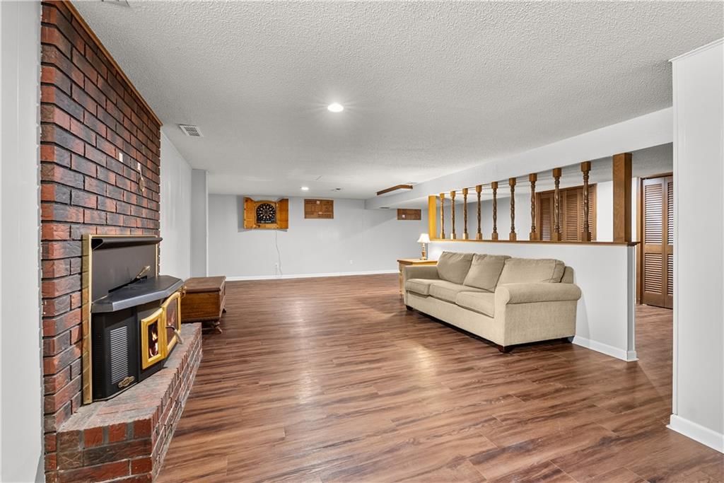 100 NW Locust Drive — photo 26