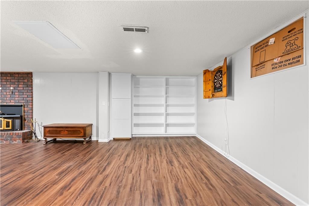 100 NW Locust Drive — photo 28