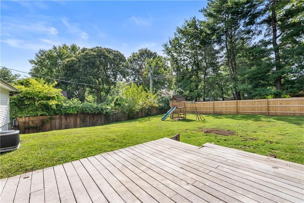 100 NW Locust Drive — photo 32