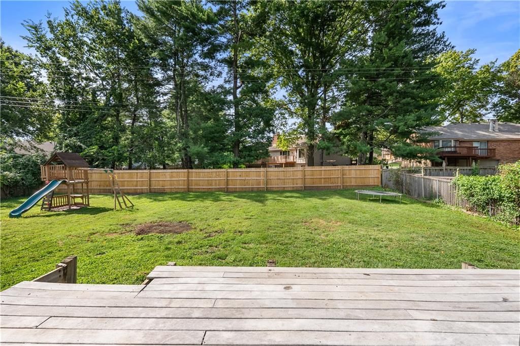 100 NW Locust Drive — photo 33