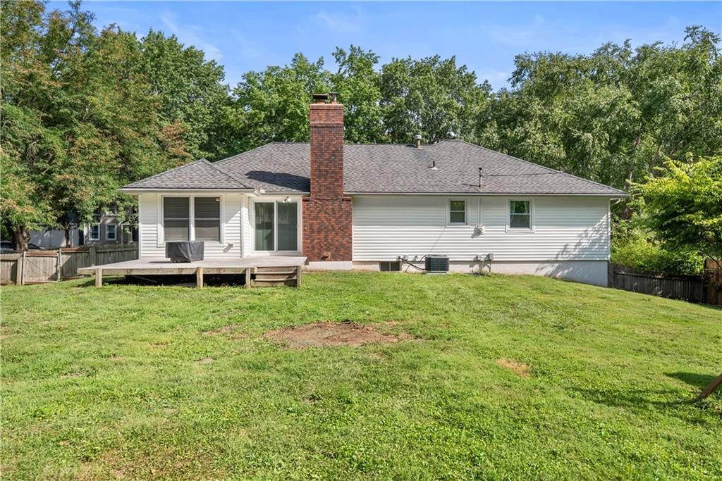 100 NW Locust Drive — photo 34