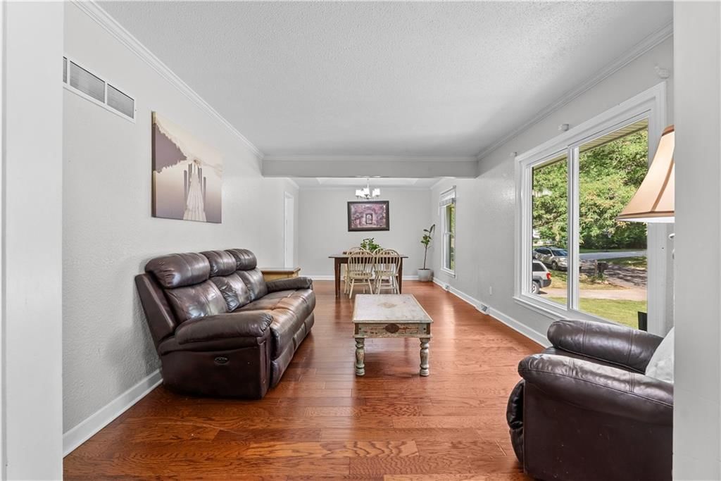 100 NW Locust Drive — photo 6