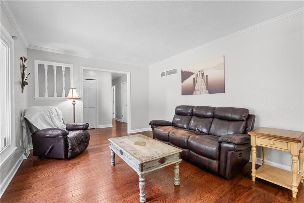 100 NW Locust Drive — photo 7