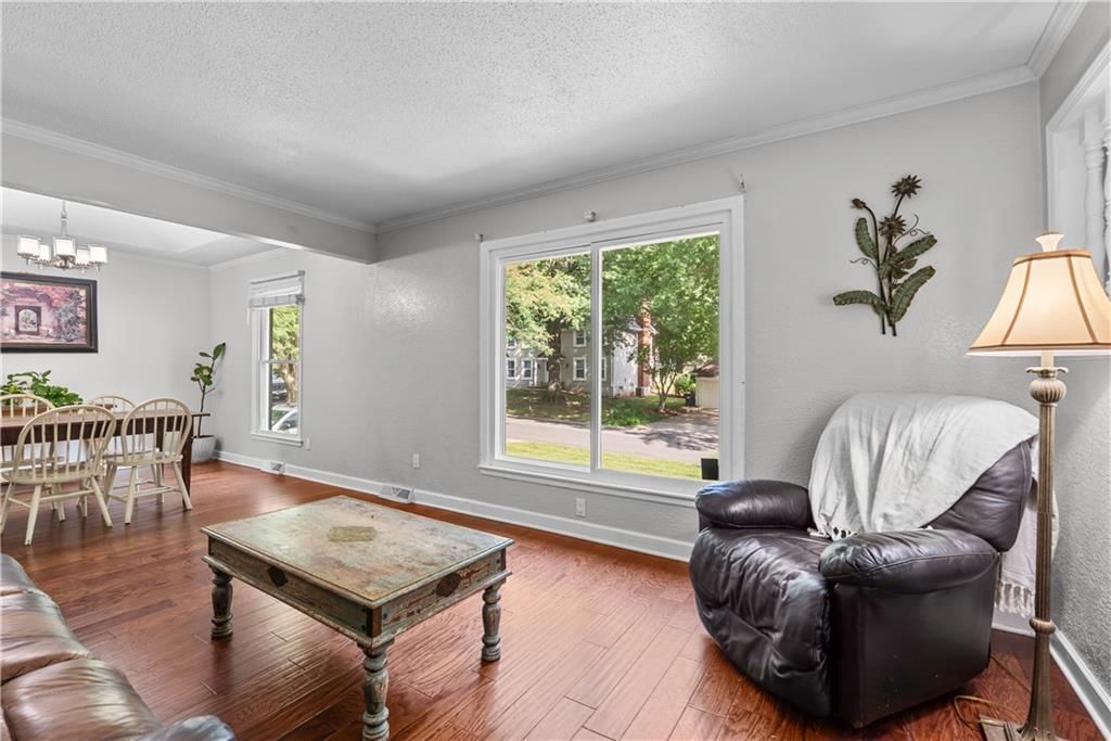 100 NW Locust Drive — photo 8