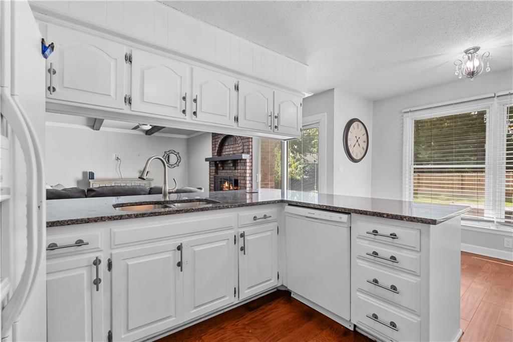 100 NW Locust Drive — photo 10