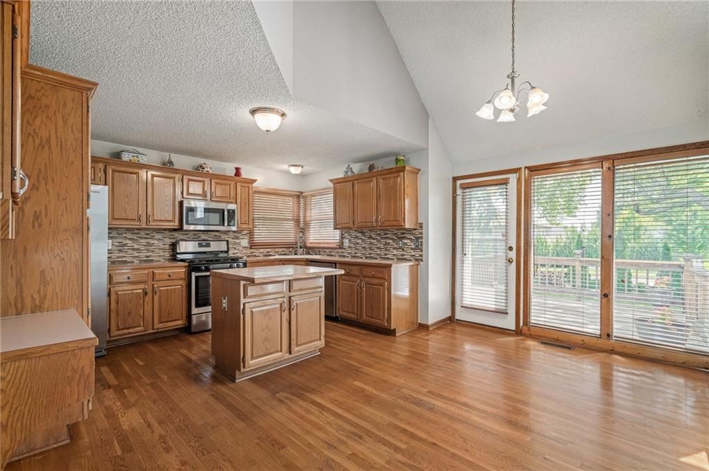 4309 NE Blue Jay Circle — photo 4