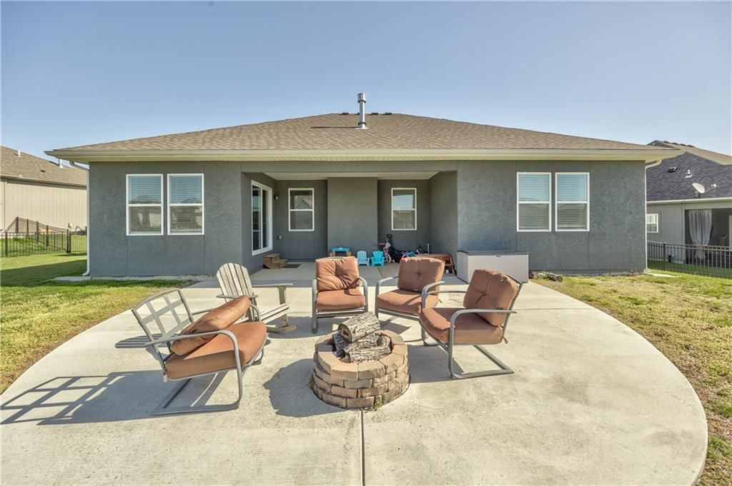 4246 Lakeview Terrace — photo 2