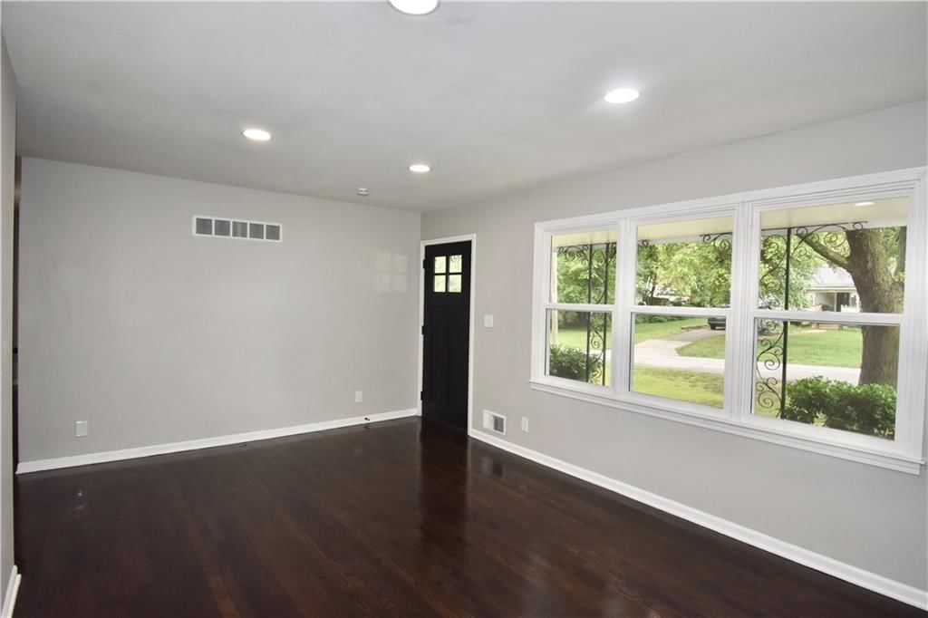 8101 Wayne Avenue — photo 3
