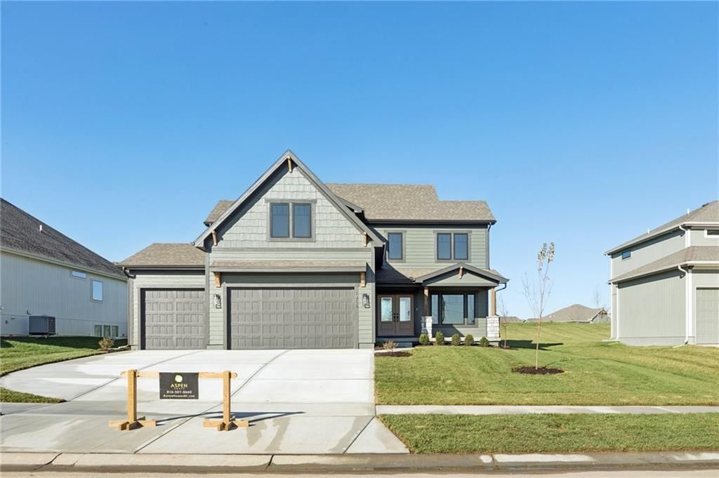 1916 Longview Drive, Liberty, MO