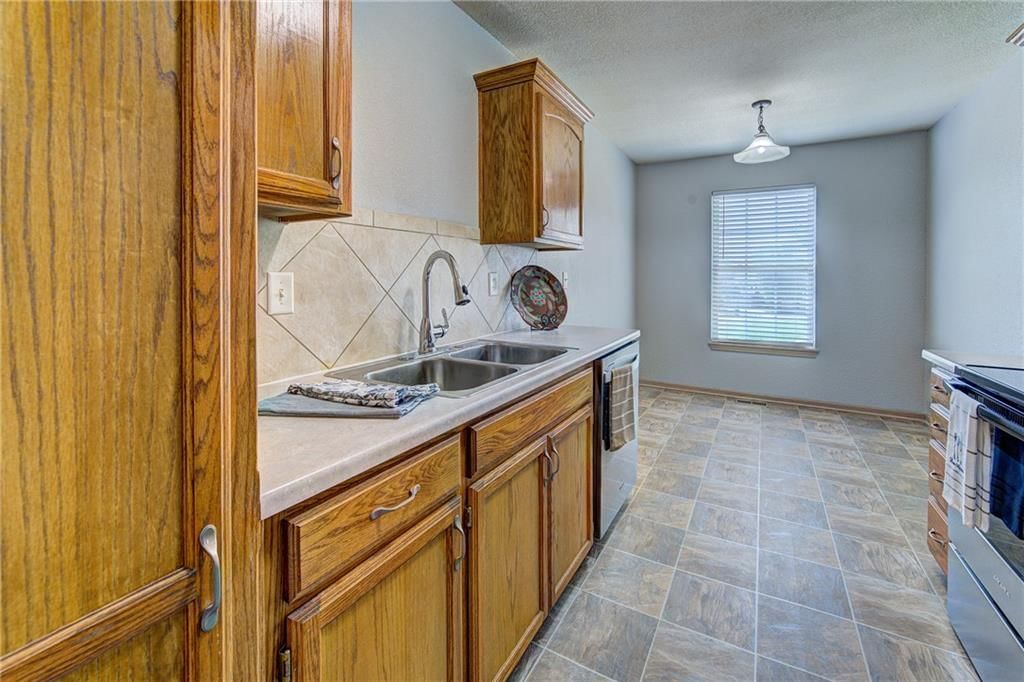 1222 NW Ashley Drive — photo 8