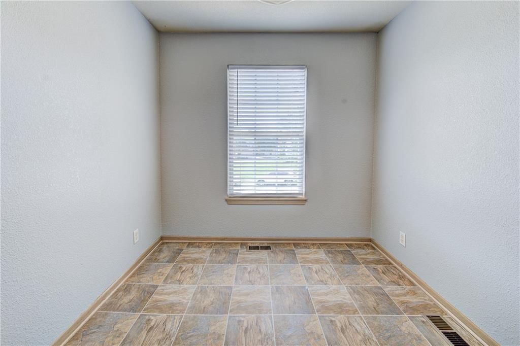 1222 NW Ashley Drive — photo 9