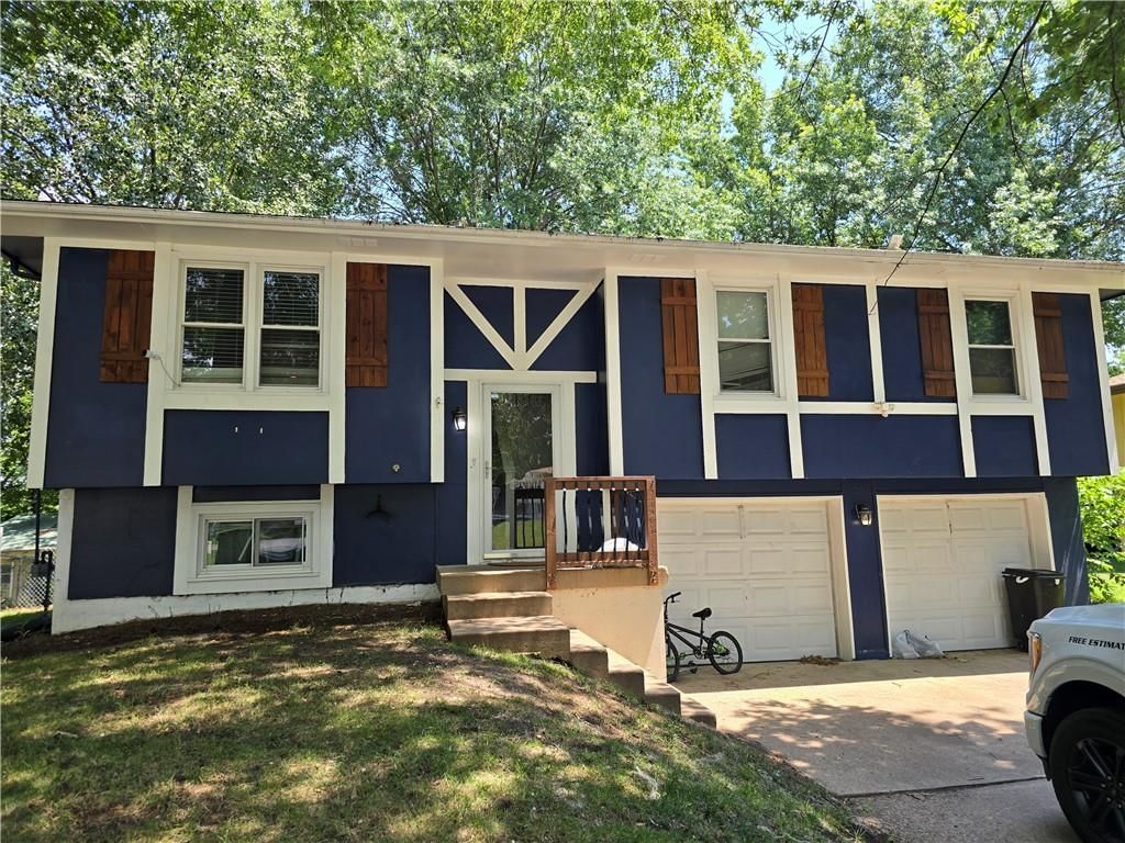 1615 SE Royal Street, Oak Grove, MO