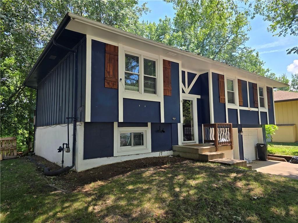 1615 SE Royal Street — photo 2