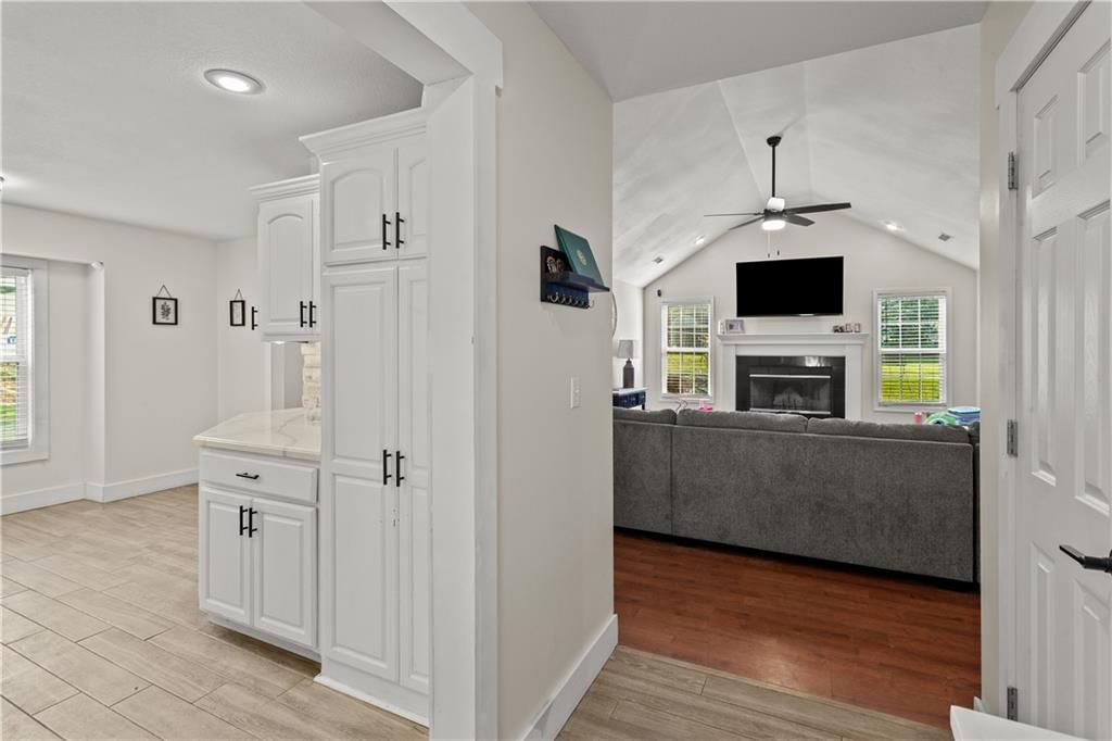 308 Marilyn Avenue — photo 2