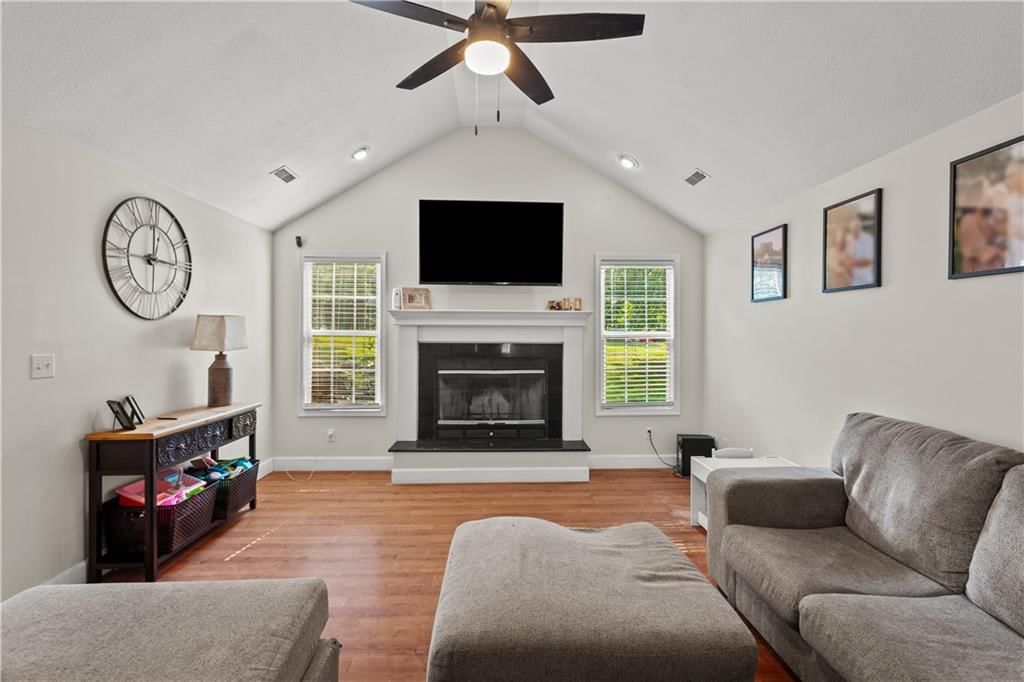 308 Marilyn Avenue — photo 3