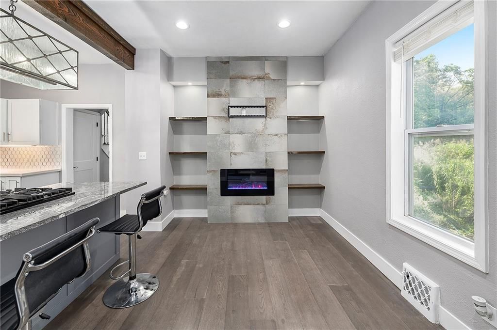Photo 14 of 25 - 2510 Woodland Avenue