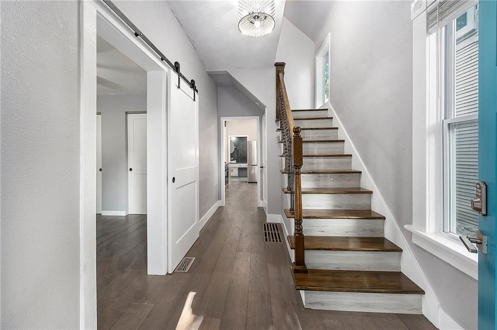 Photo 5 of 25 - 2510 Woodland Avenue