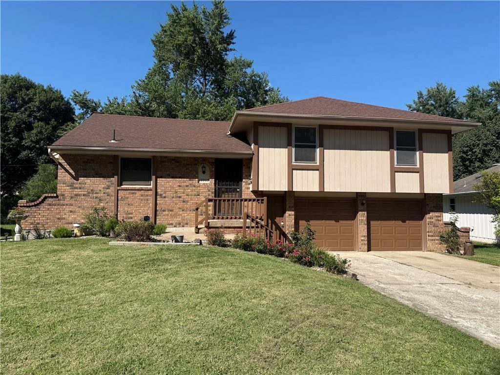 13305 Palmer Avenue, Grandview, MO