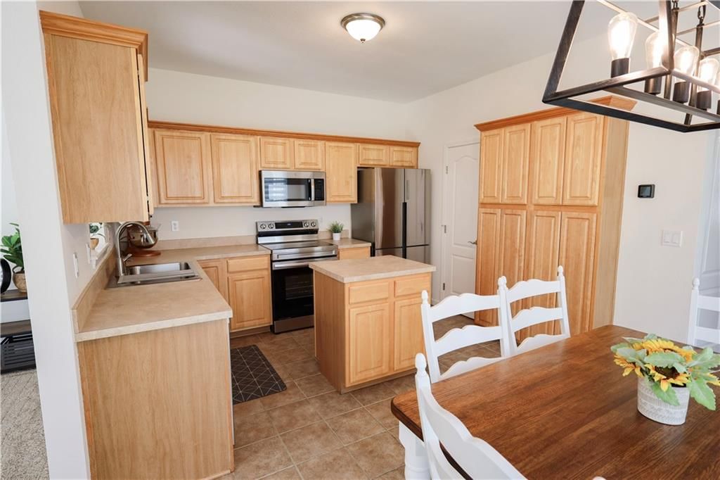 630 SW Shadow Glen Court — photo 4