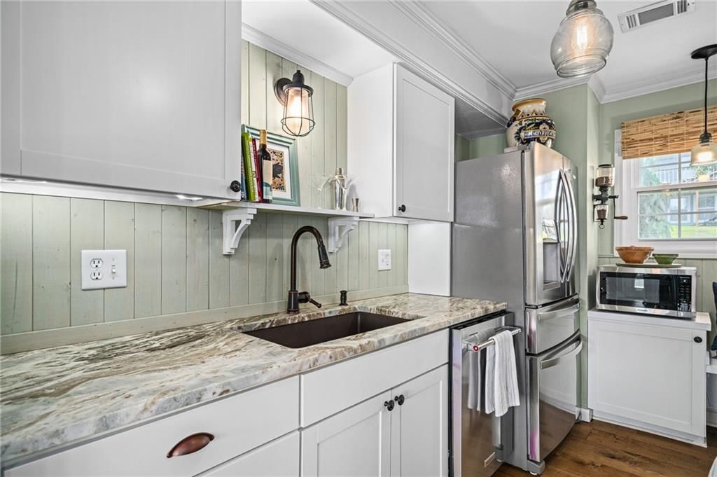 202 NE Bayview Drive — photo 12