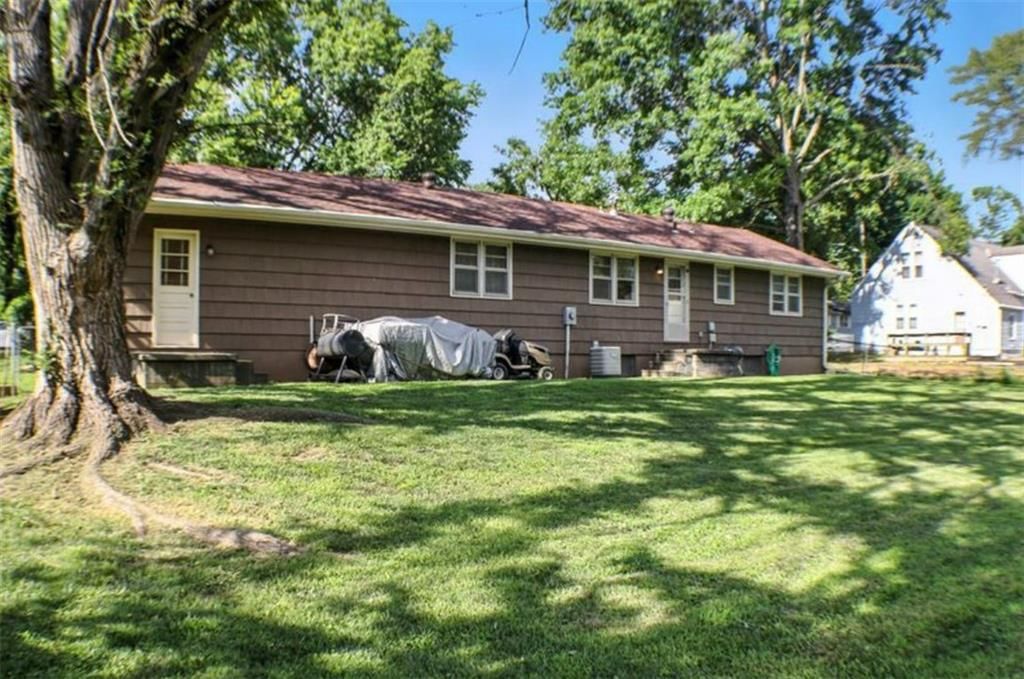1403 W Bryson Street — photo 27