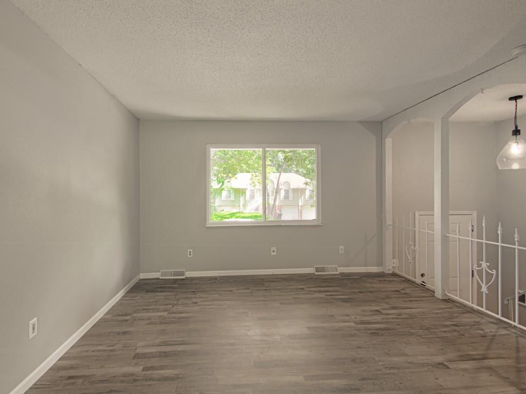 300 SW Sandstone Drive — photo 5