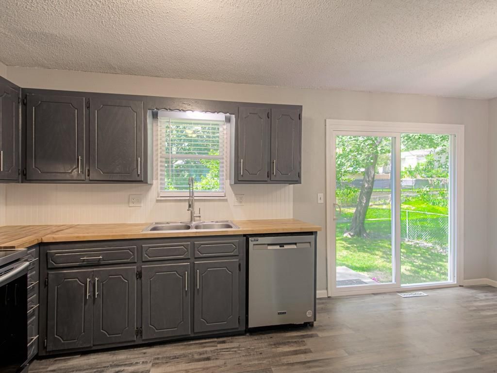 300 SW Sandstone Drive — photo 10