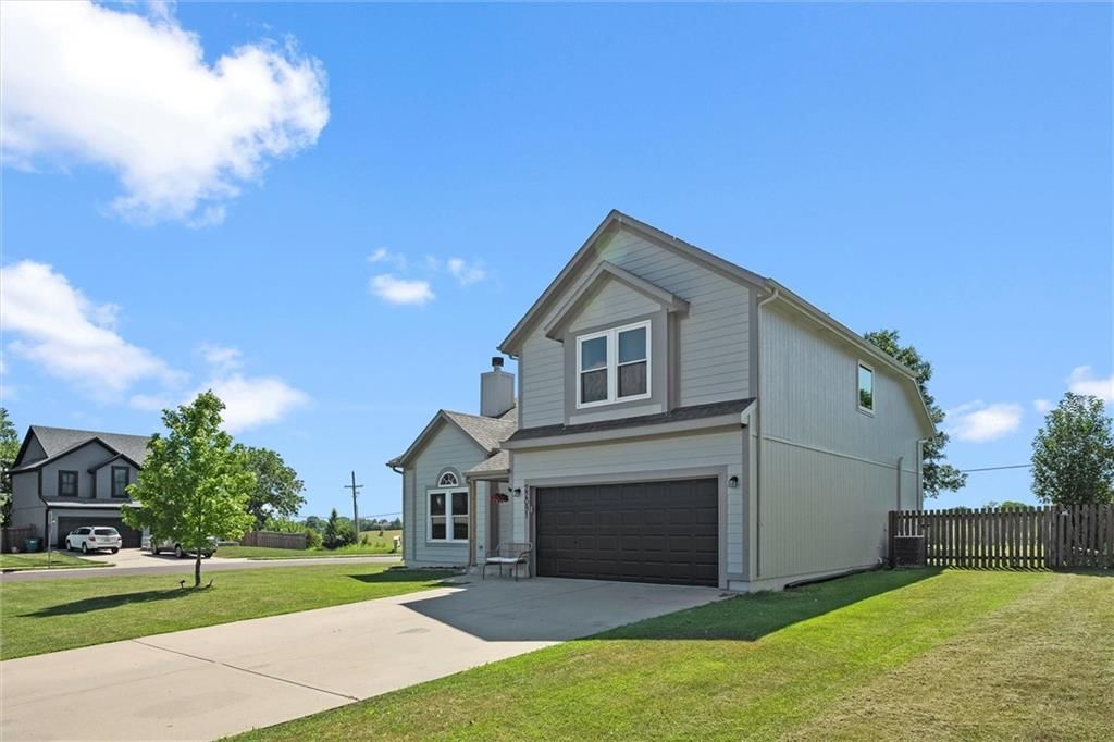 22091 Elm Street — photo 2
