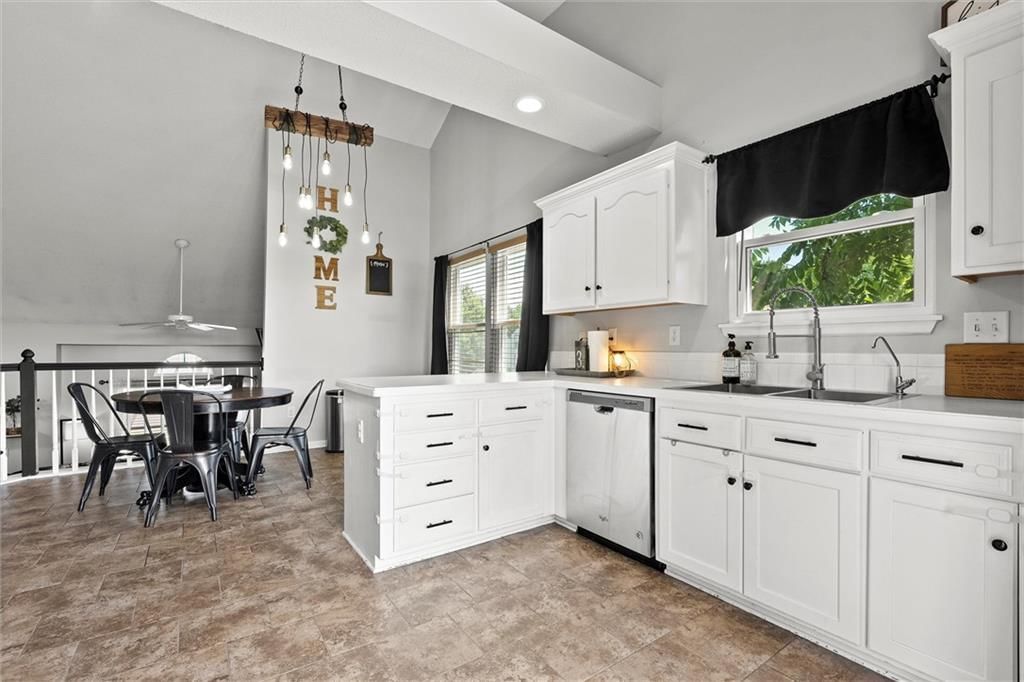 22091 Elm Street — photo 12