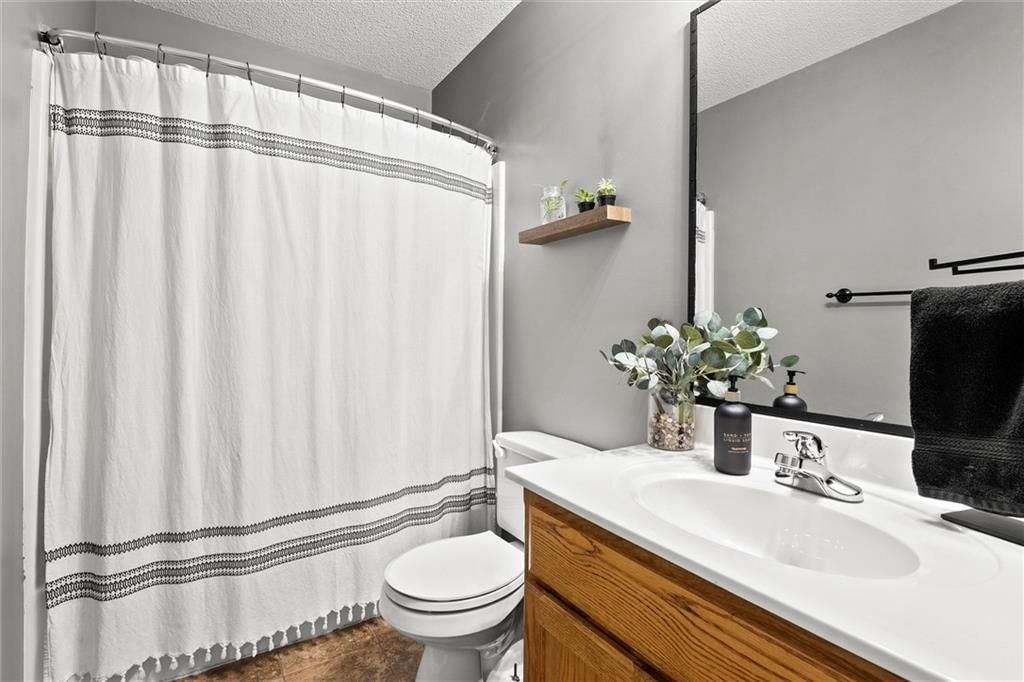 22091 Elm Street — photo 14