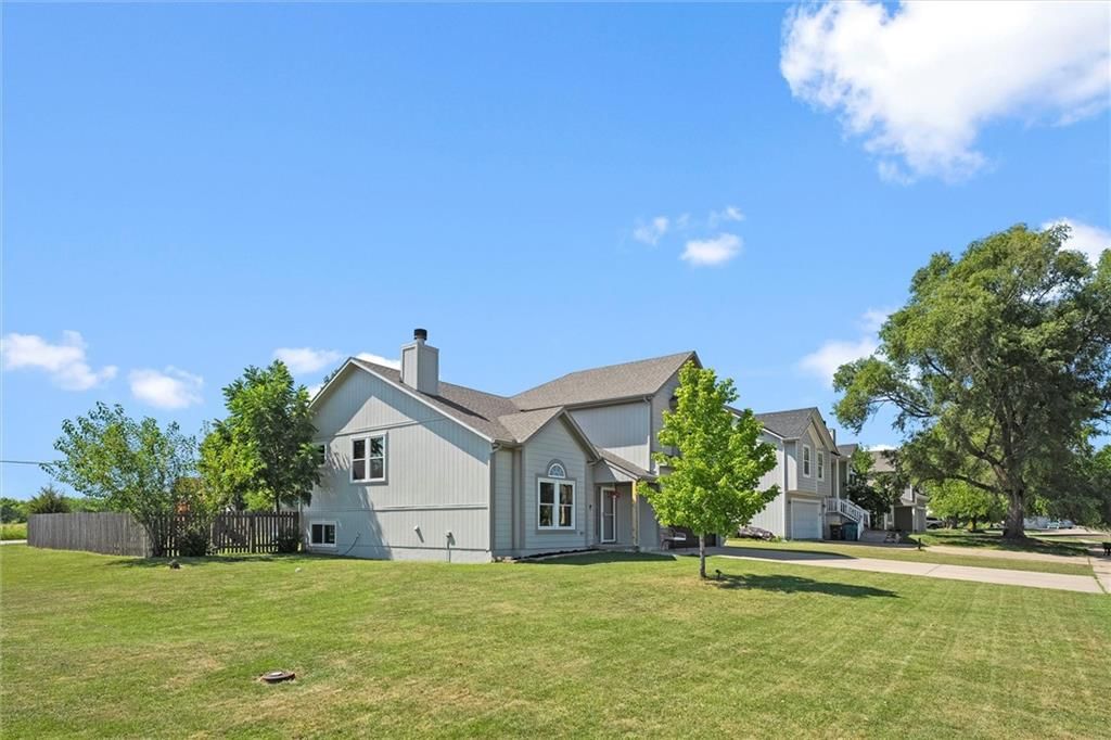 22091 Elm Street — photo 3