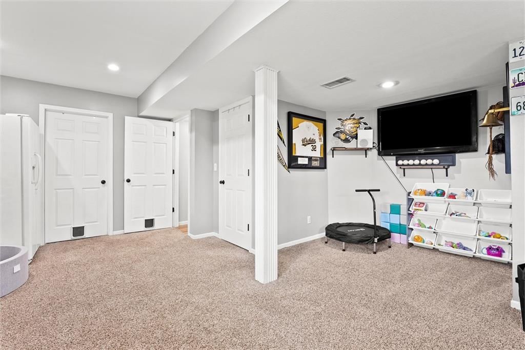 22091 Elm Street — photo 26